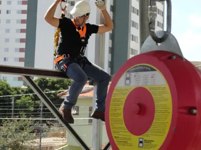 Antecipe seu treinamento em altura e blinde sua equipe.